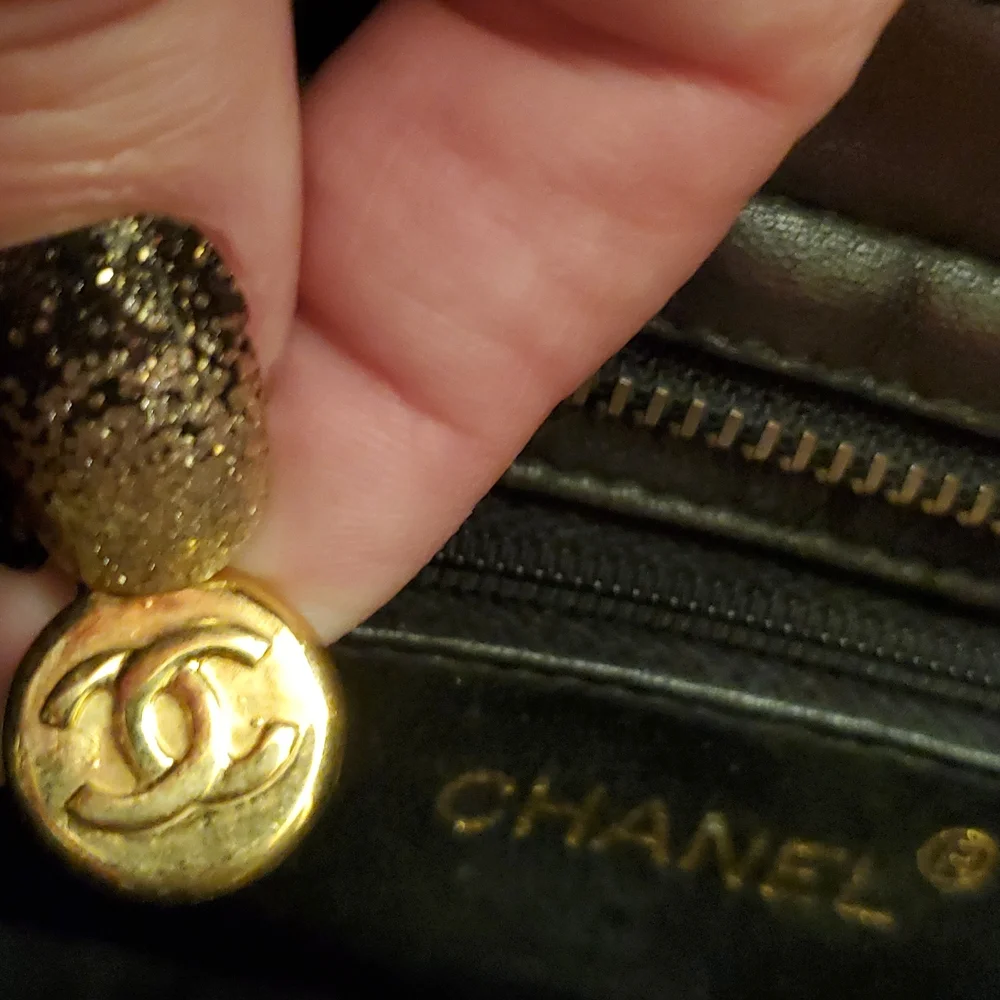 CHANEL Black Quilted Shoulder Bag - Picture 7 of 14